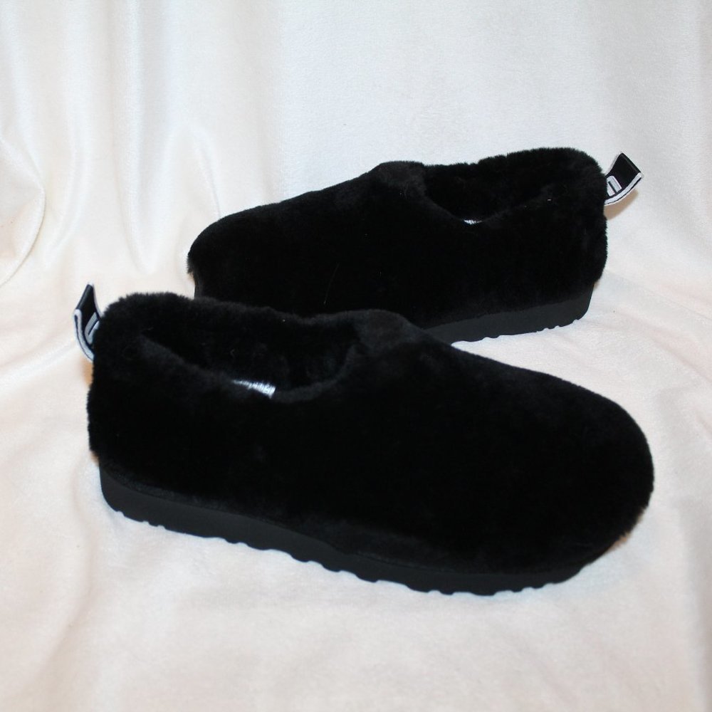NIB UGG WOMEN'S SHEARLING BOOTIE SLIPPERS‎ BLACK